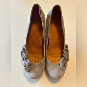 Chie Mihara Kerin 004 Suede Flower Heel Grey
